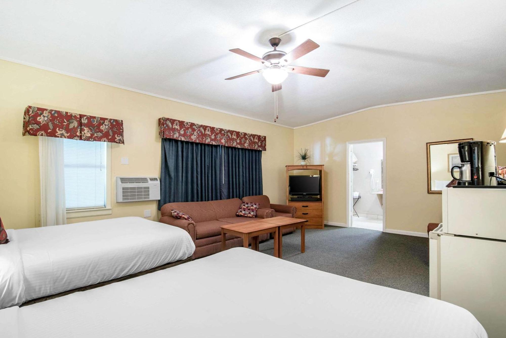 Tiltonlodge Inn & Suites Eksteriør billede