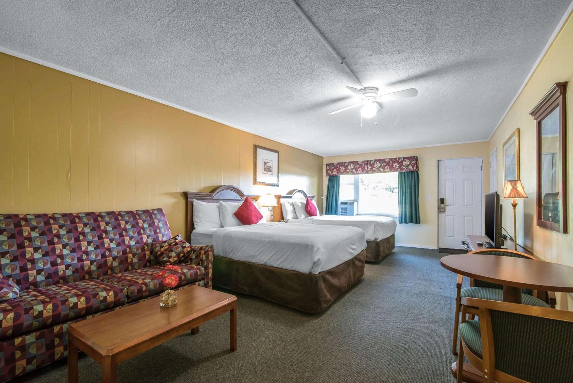 Tiltonlodge Inn & Suites Eksteriør billede