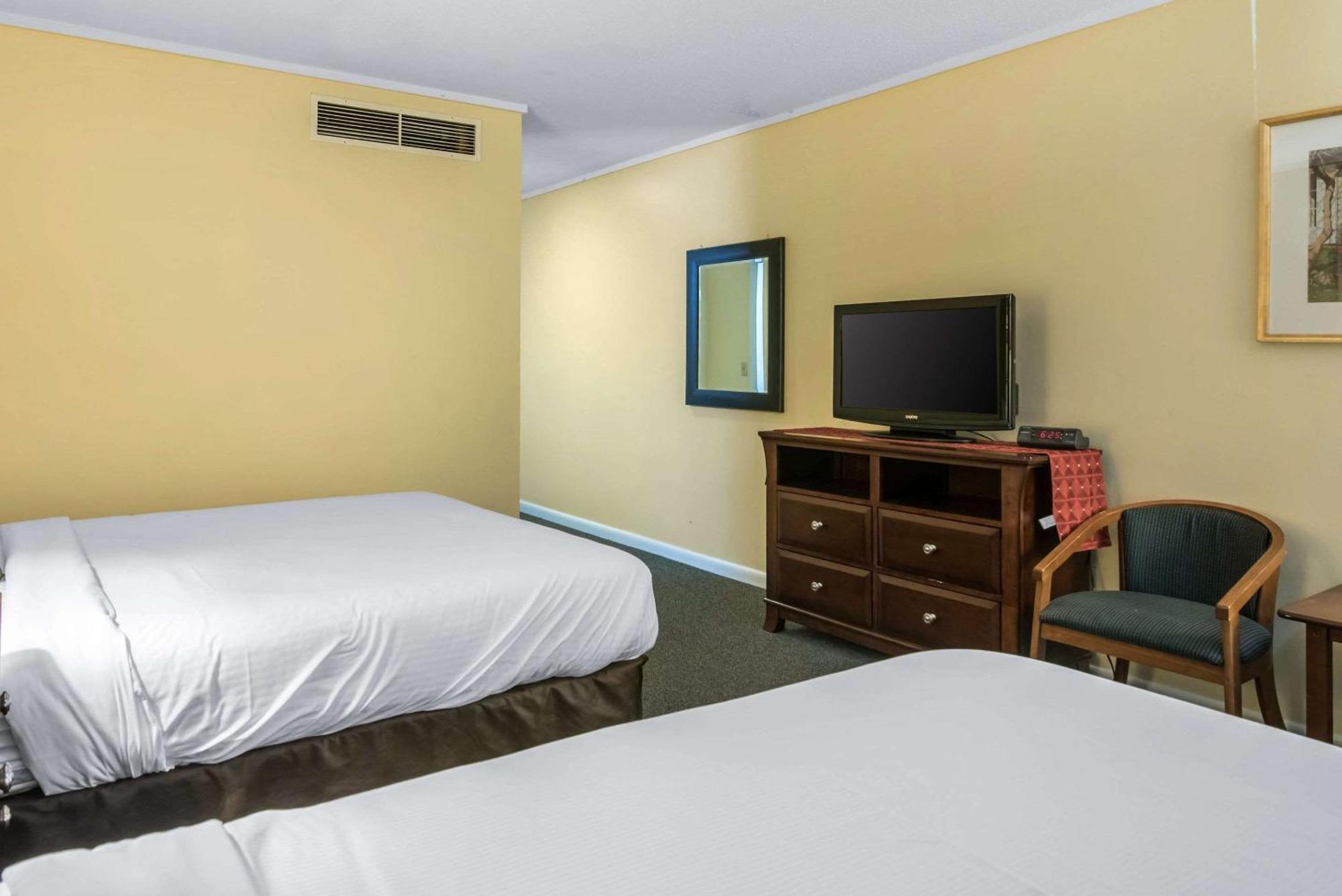Tiltonlodge Inn & Suites Eksteriør billede