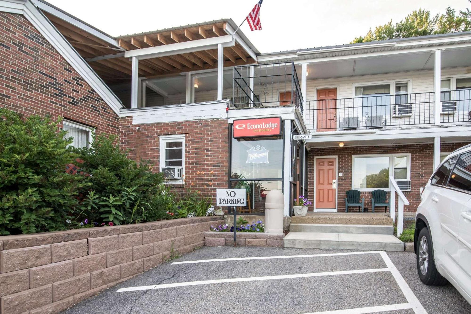 Tiltonlodge Inn & Suites Eksteriør billede